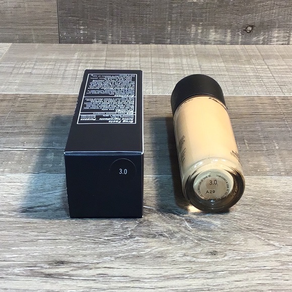 MAC - Matchmaster SPF 15 Foundation - Picture 6 of 10